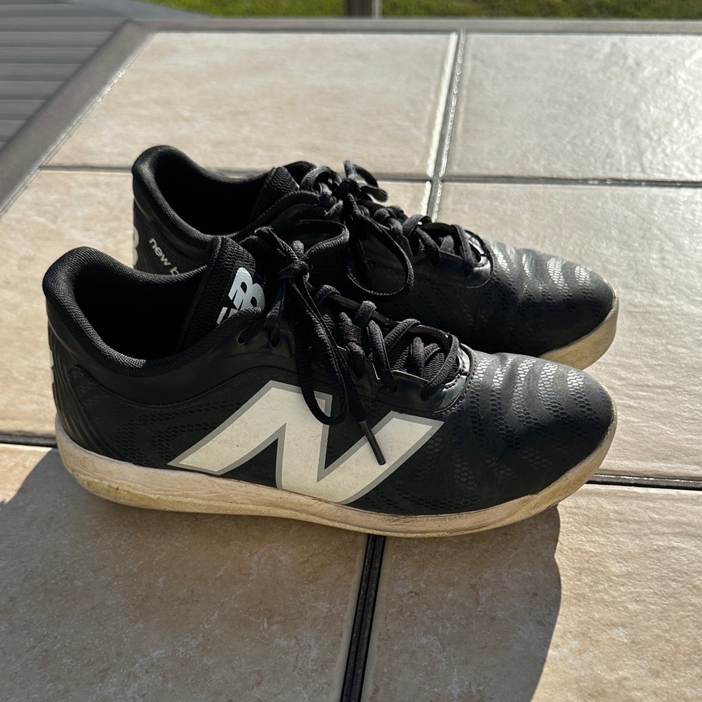 New Balance Black and White Youth Baseball shoes